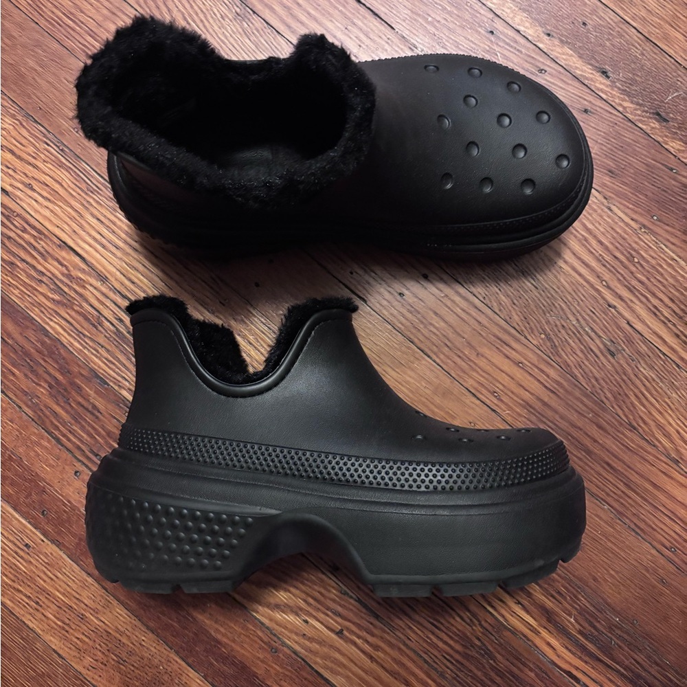 CROCS Black fur lined platforms